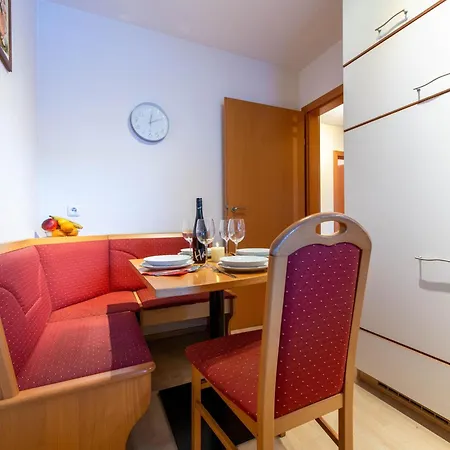 Ingrid I 알텐막팀퐁와